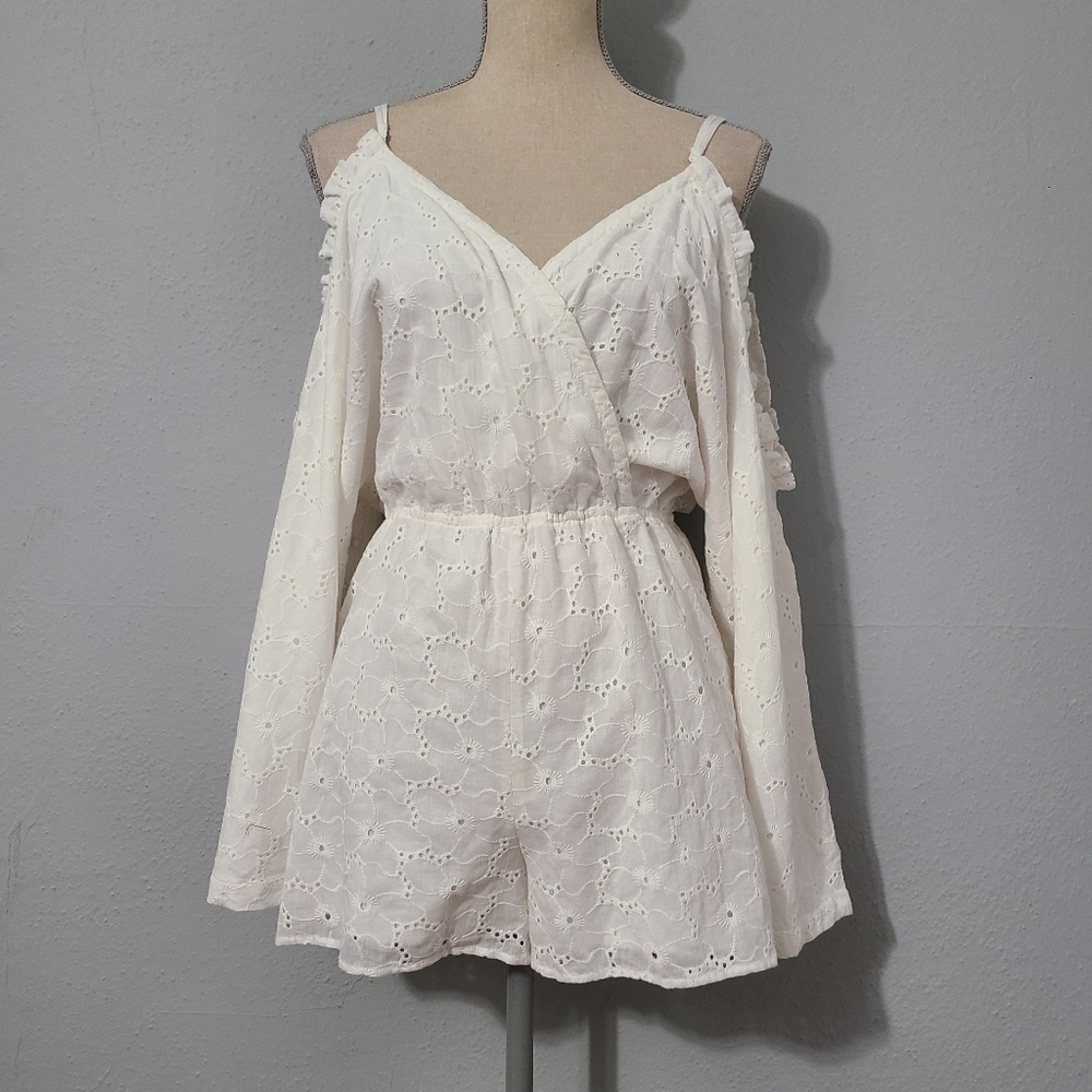Line & Dot Womens White Cotton Eyelet Cold Shoulder One-Piece Romper Size XS‎